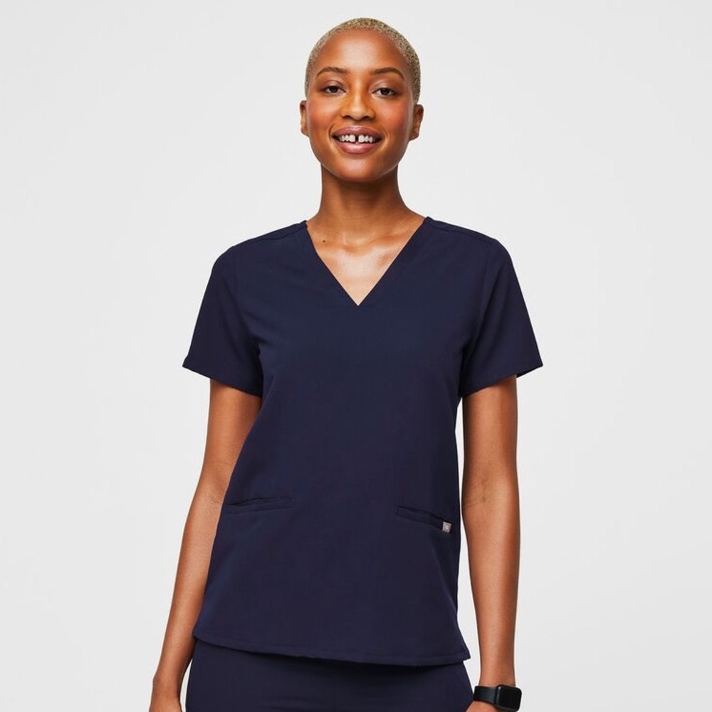 FIGS Casma Three-Pocket Scrub Top (S) in Navy